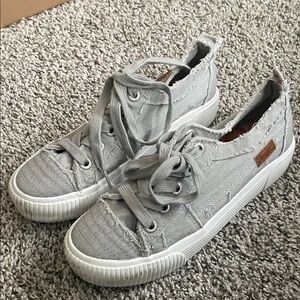 Gray Canvas Blowfish Women’s Sneakers with Frayed Edges Size 7 Good Condition